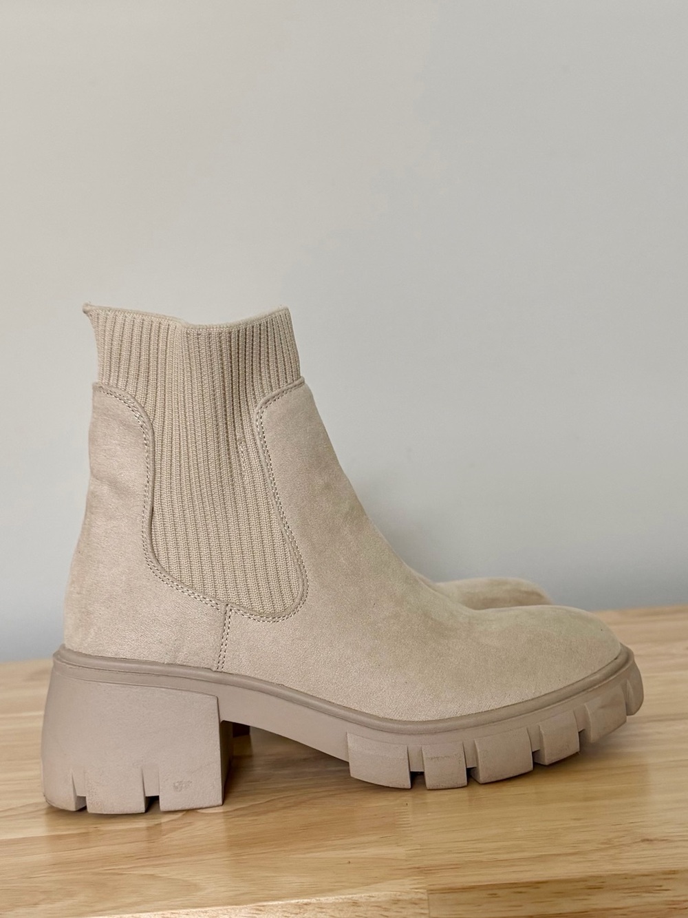 Sincerely Jules Chelsea Lug Chunky Heel Boots 6.5